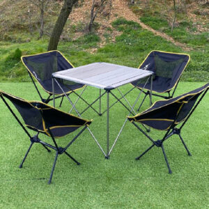 طقم طاولة التخييم الكبيرة + 4 كراسي من علامة Campout